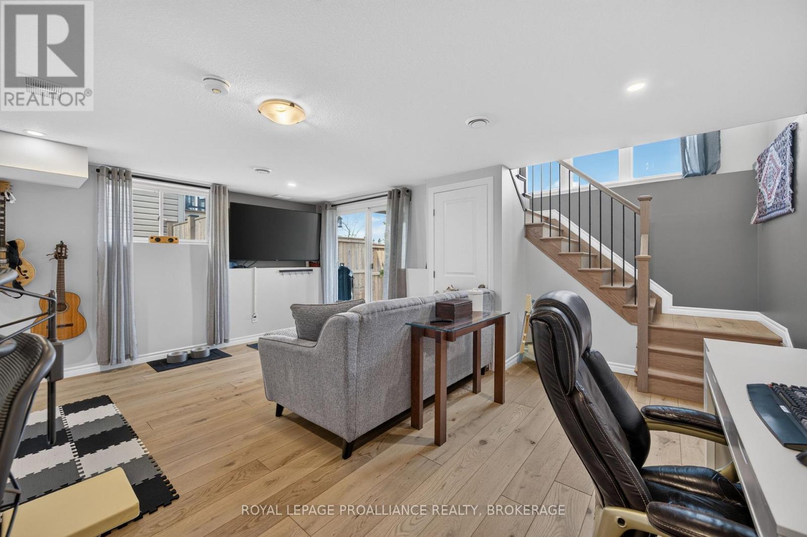 378 BUCKTHORN DRIVE - 32