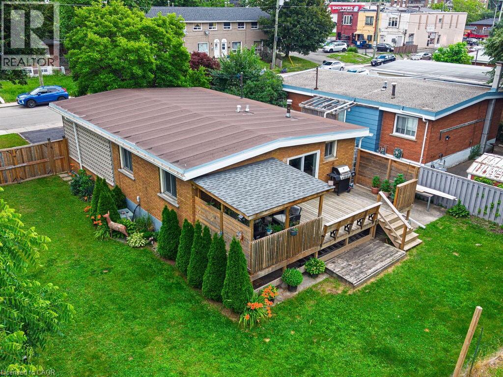 154 LUSCOMBE Street - 1