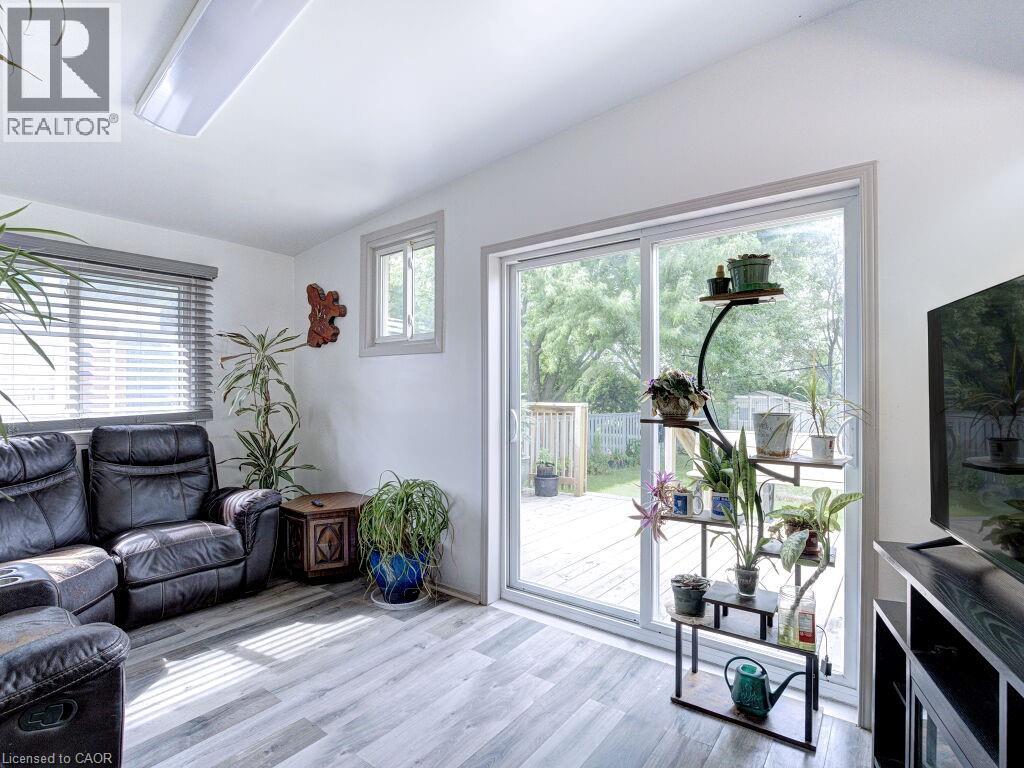 154 LUSCOMBE Street - Image 23