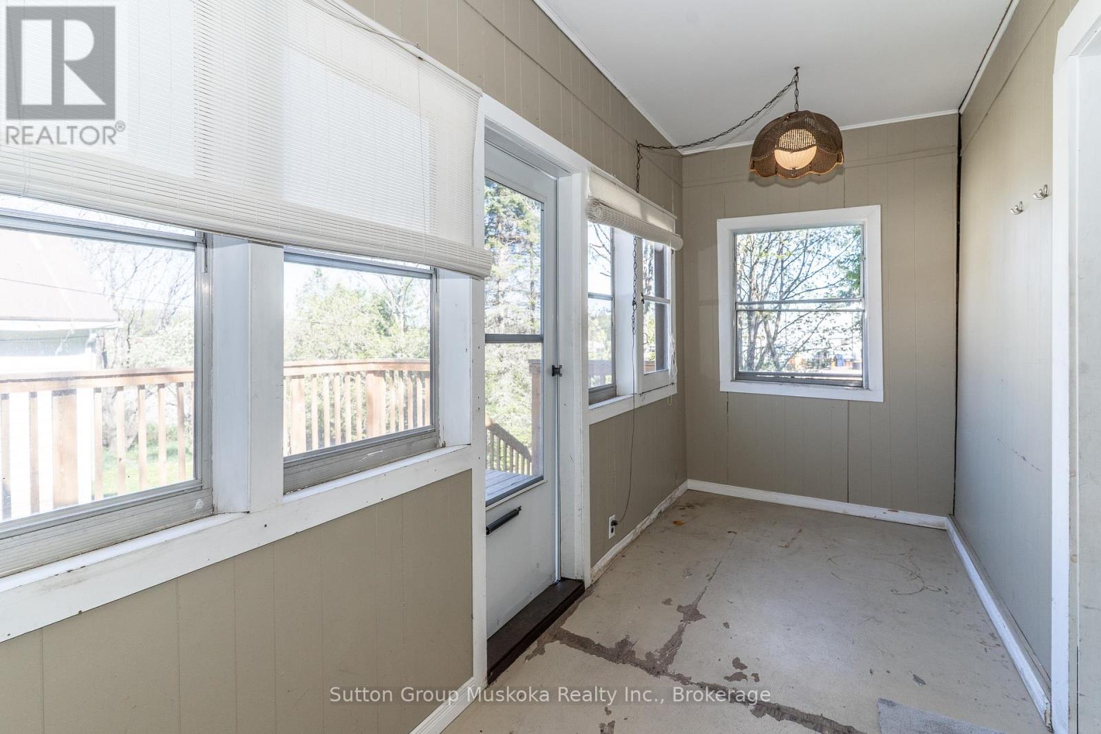 18 SUSAN STREET W - 19