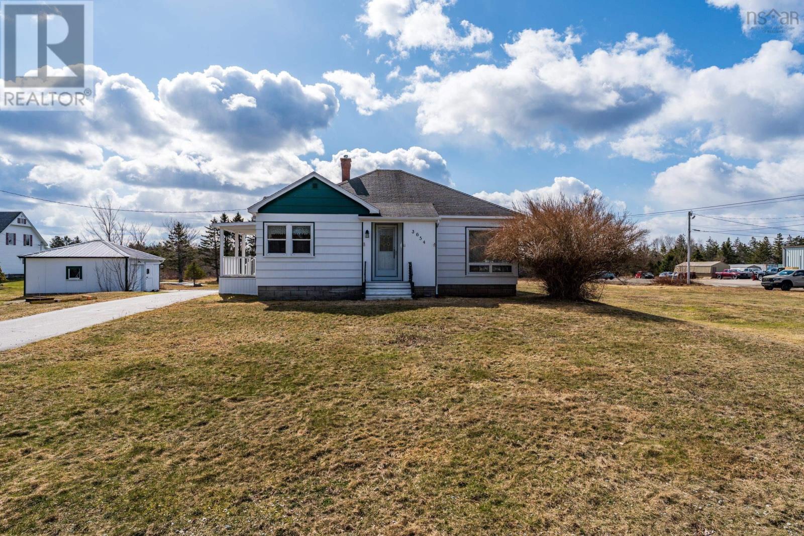 3654 Highway 1 - 35