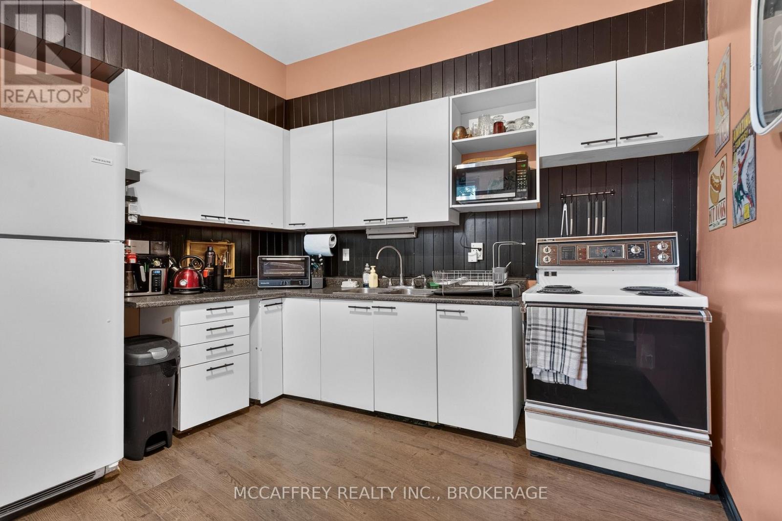 52 MOIRA STREET W - 13