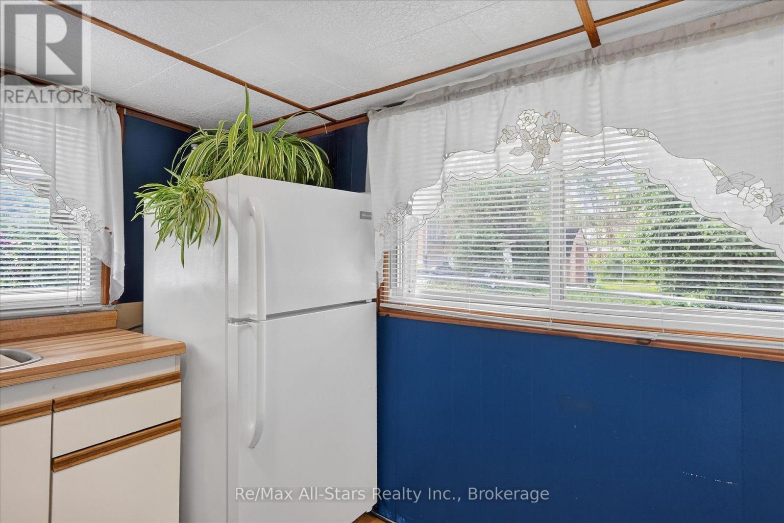 3 LEAF STREET - Image 17
