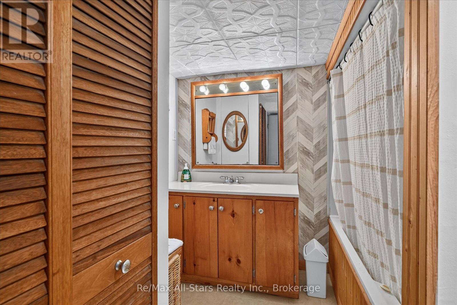 3 LEAF STREET - Image 23
