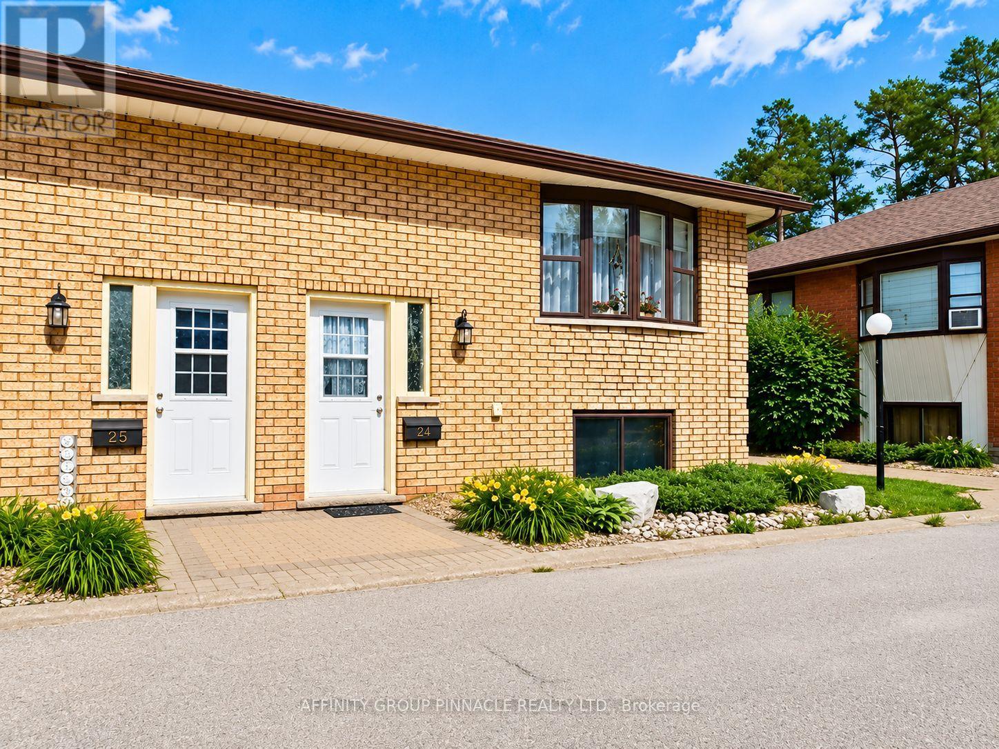 #24 115 MARY STREET W - 1
