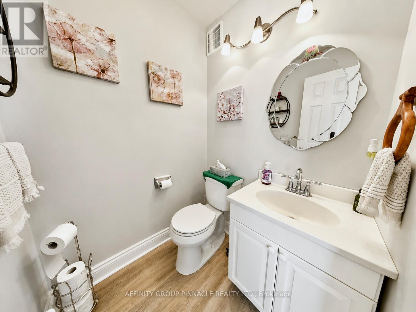 #24 115 MARY STREET W - 12