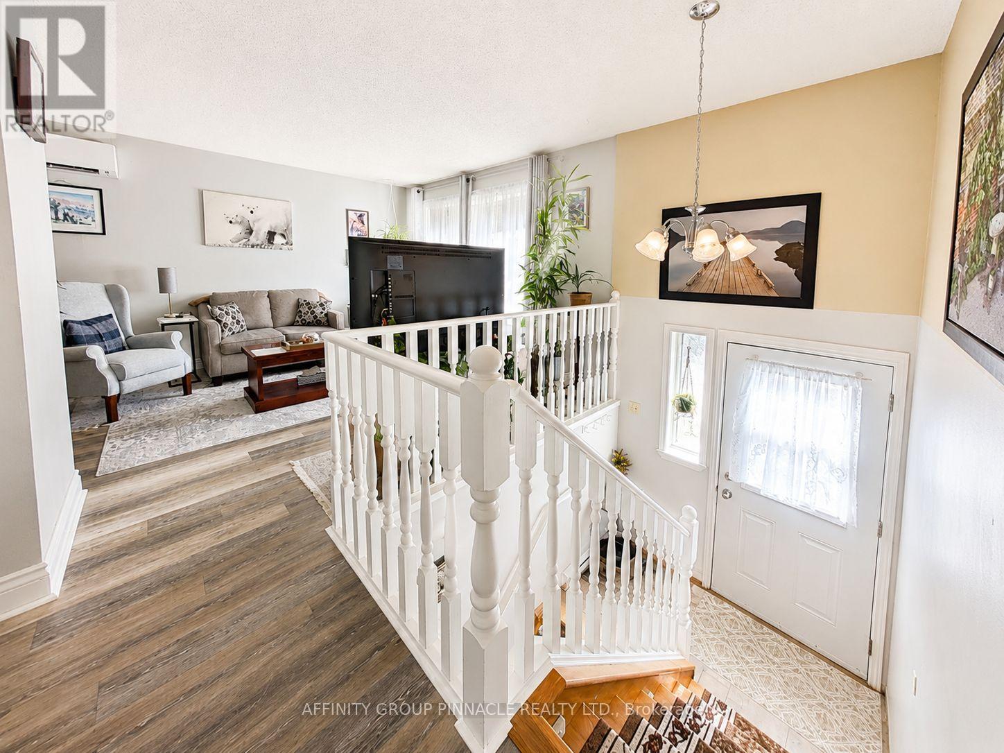 #24 115 MARY STREET W - 13