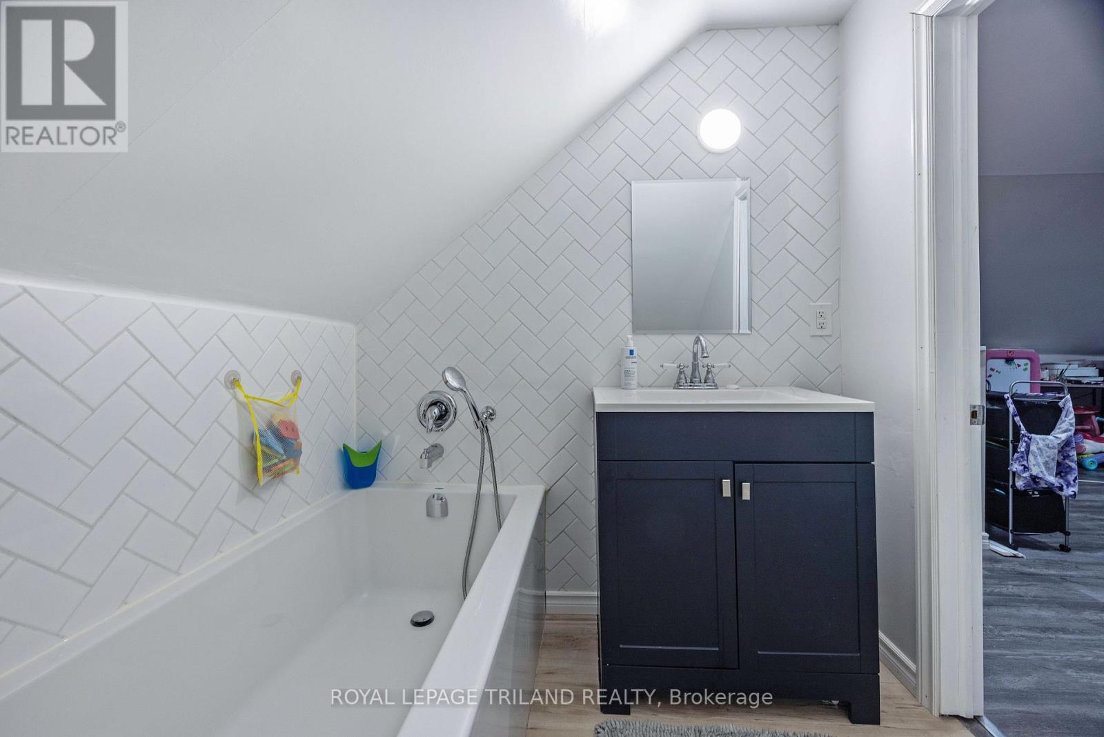 49 DEVONSHIRE PLACE - 32
