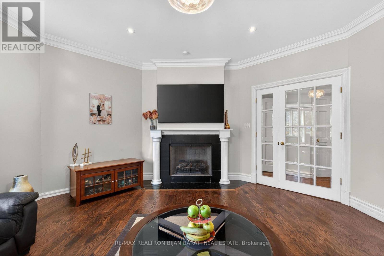 218 HILLCREST AVENUE - 19