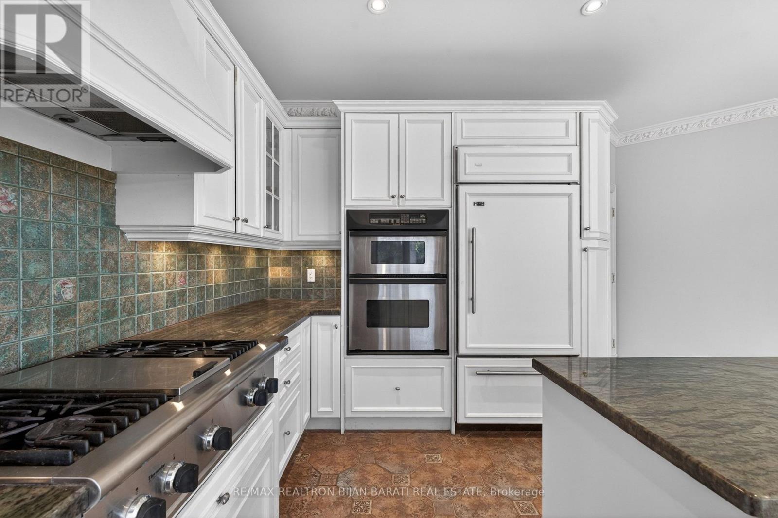 218 HILLCREST AVENUE - 22