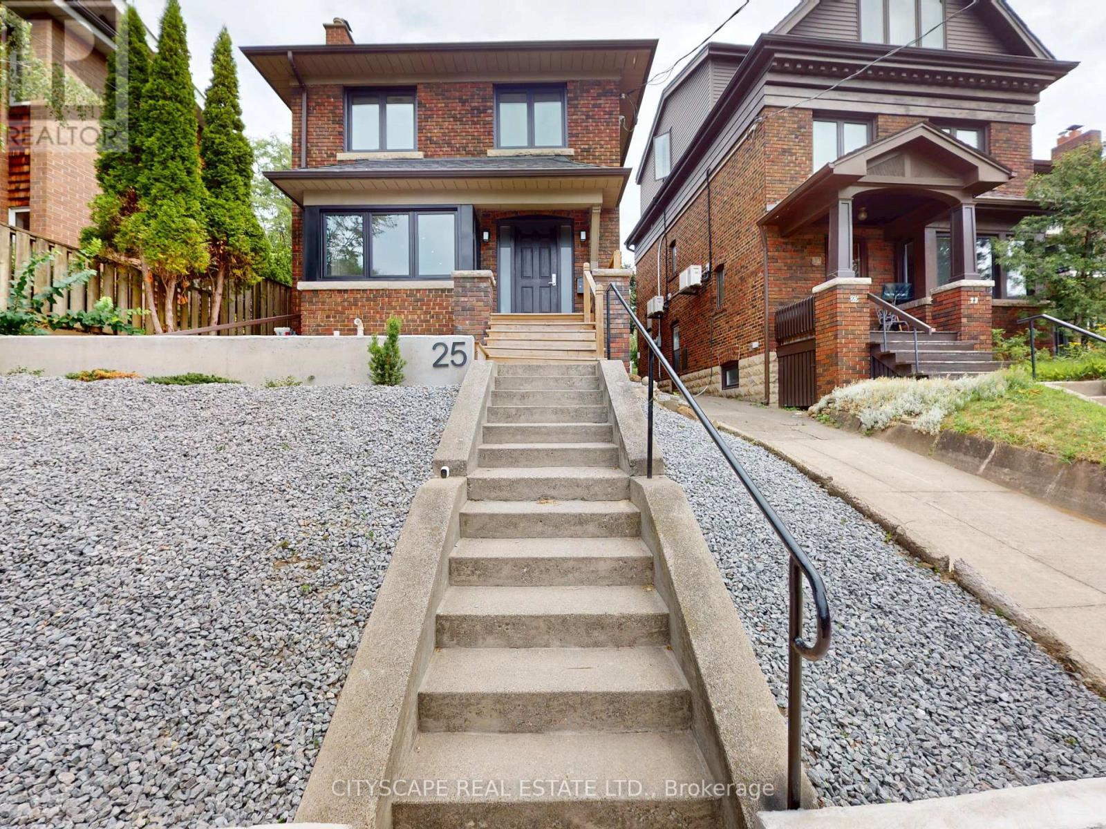 25 OSWALD CRESCENT - 1