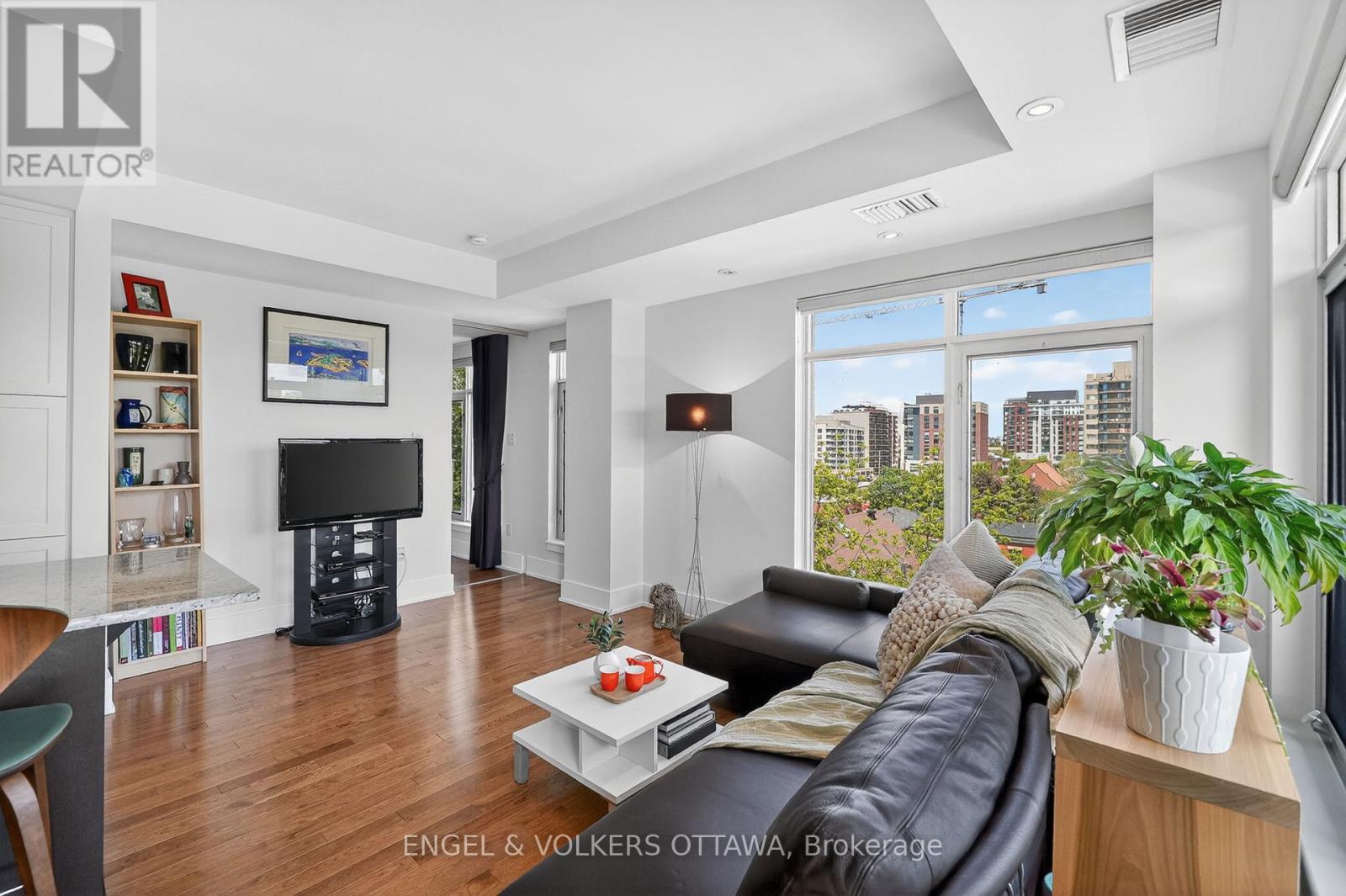 #602 131 HOLLAND AVENUE - 10