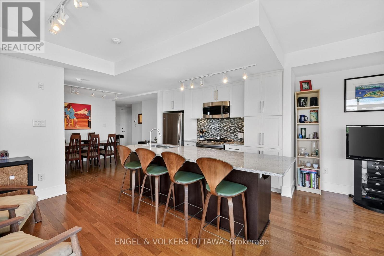 #602 131 HOLLAND AVENUE - 5