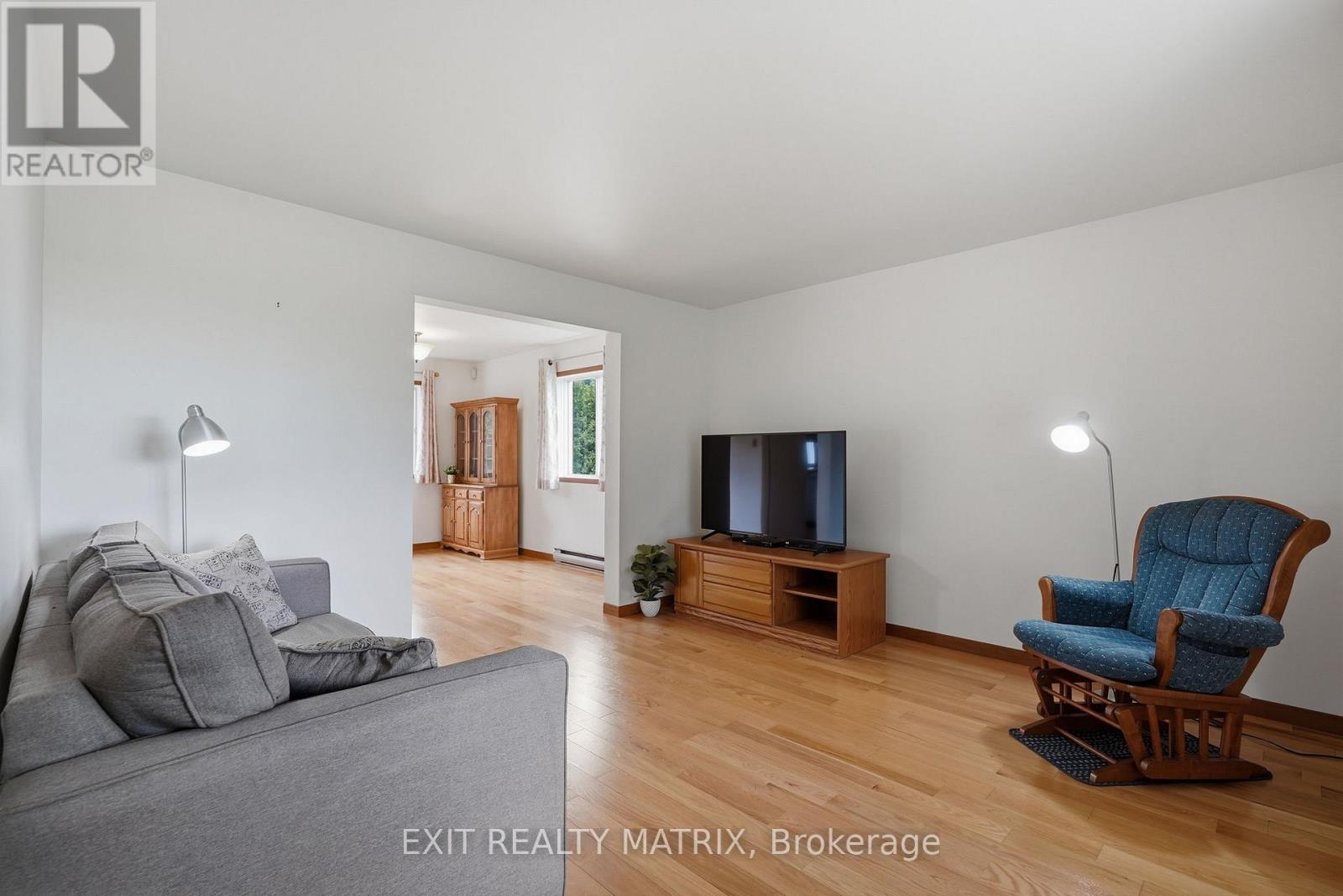 18203 KENYON 19 CONCESSION - Image 8