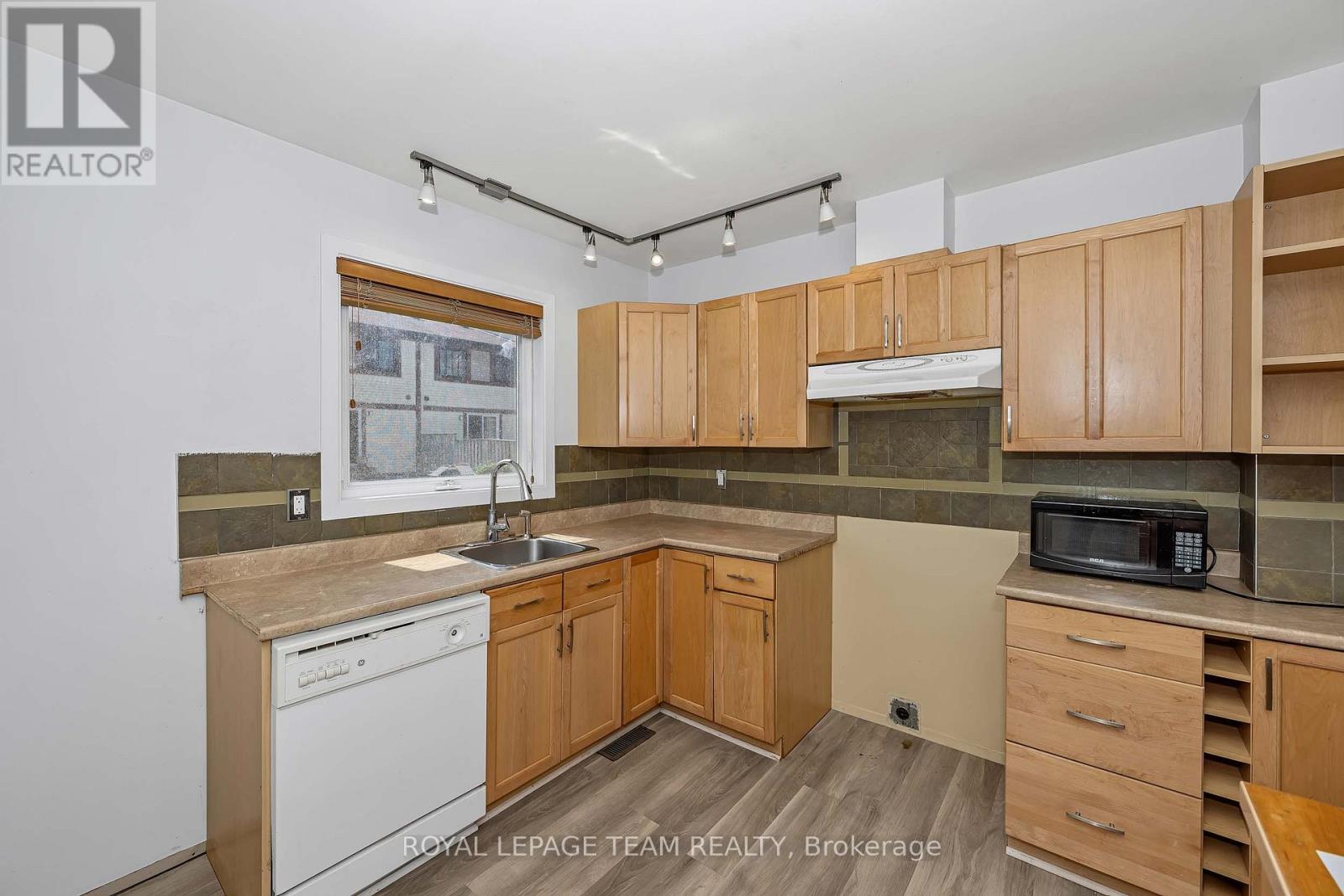 563 PARASOL COURT - 15