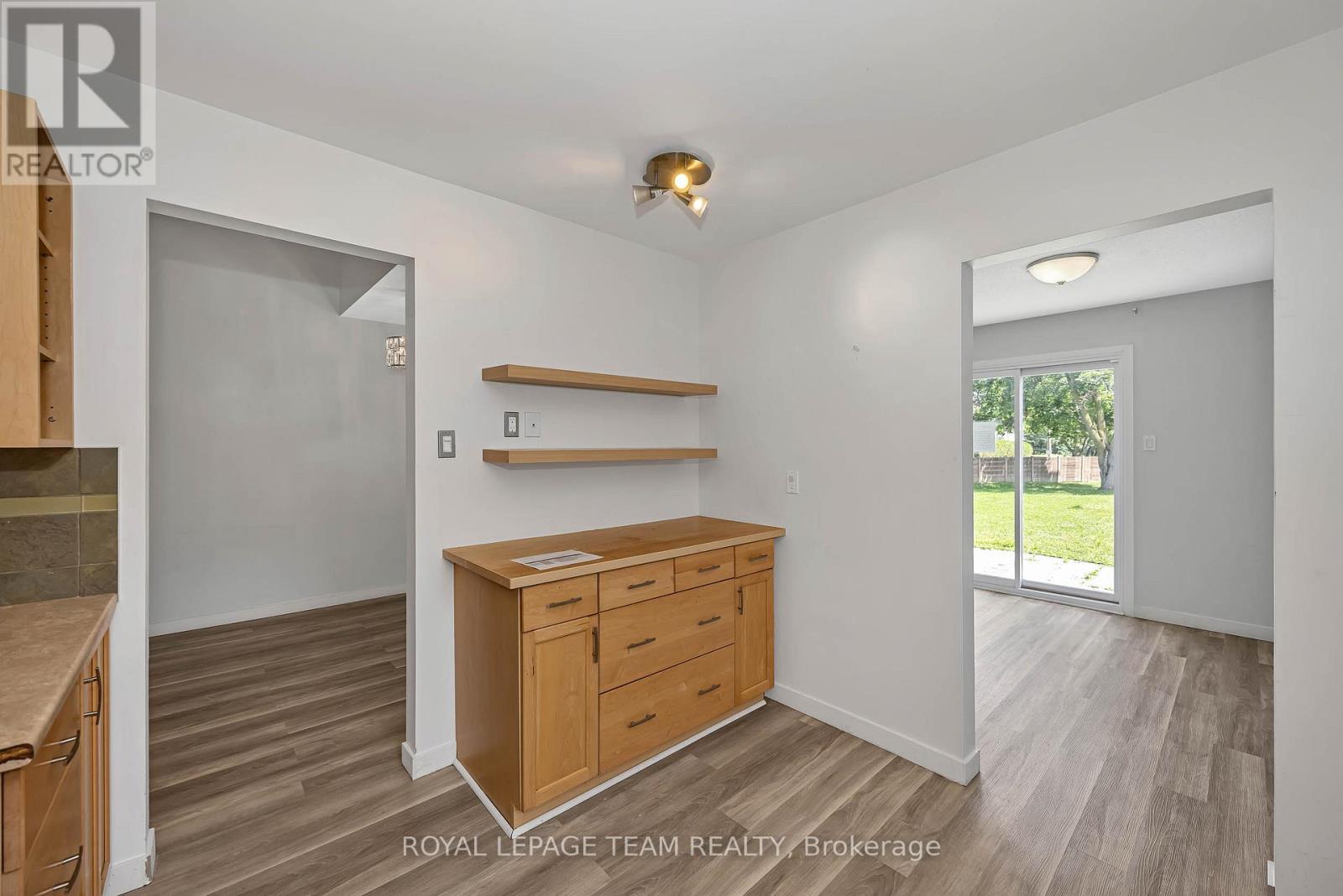 563 PARASOL COURT - 17