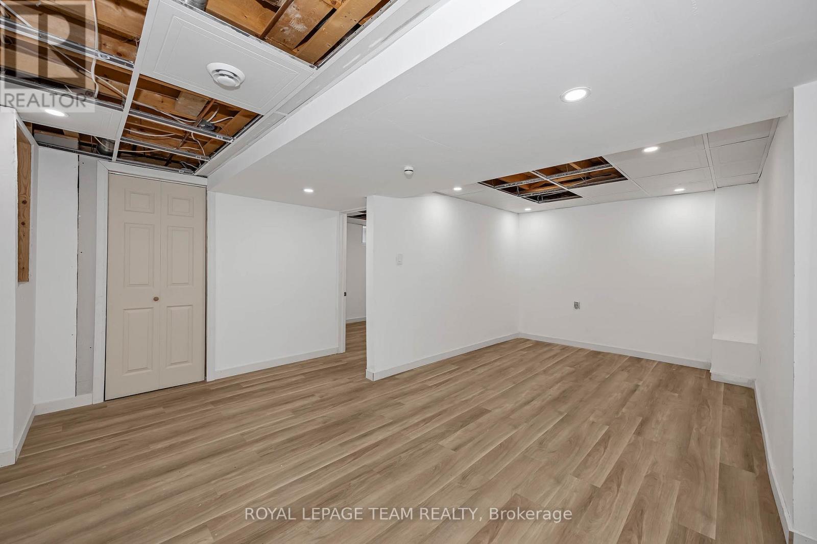 563 PARASOL COURT - 30