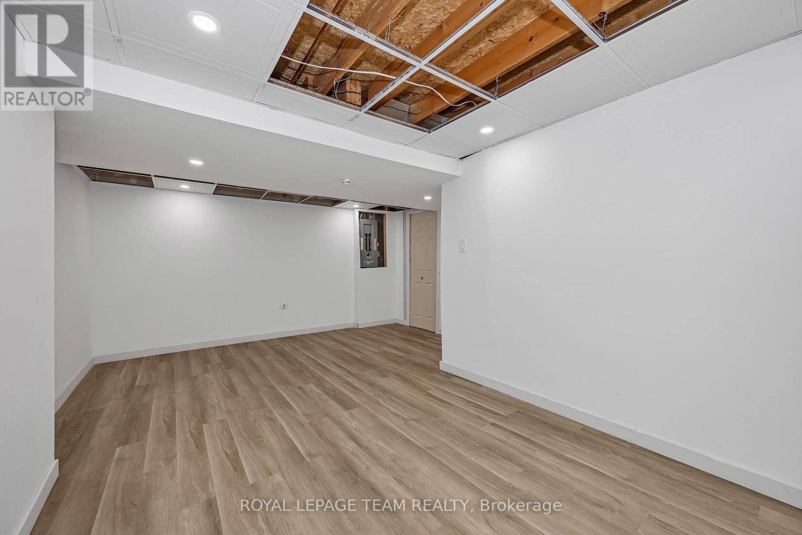 563 PARASOL COURT - 32