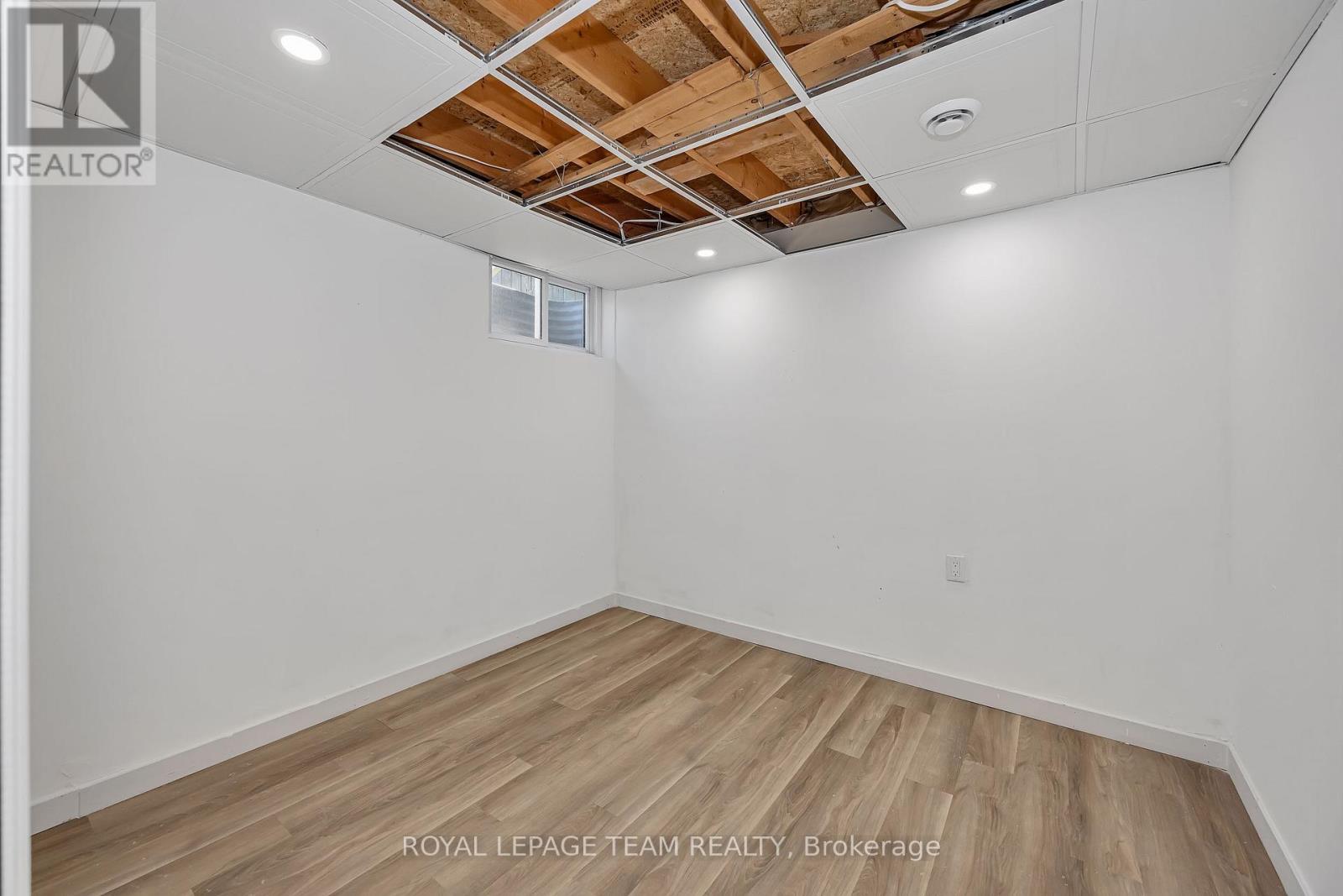 563 PARASOL COURT - 33