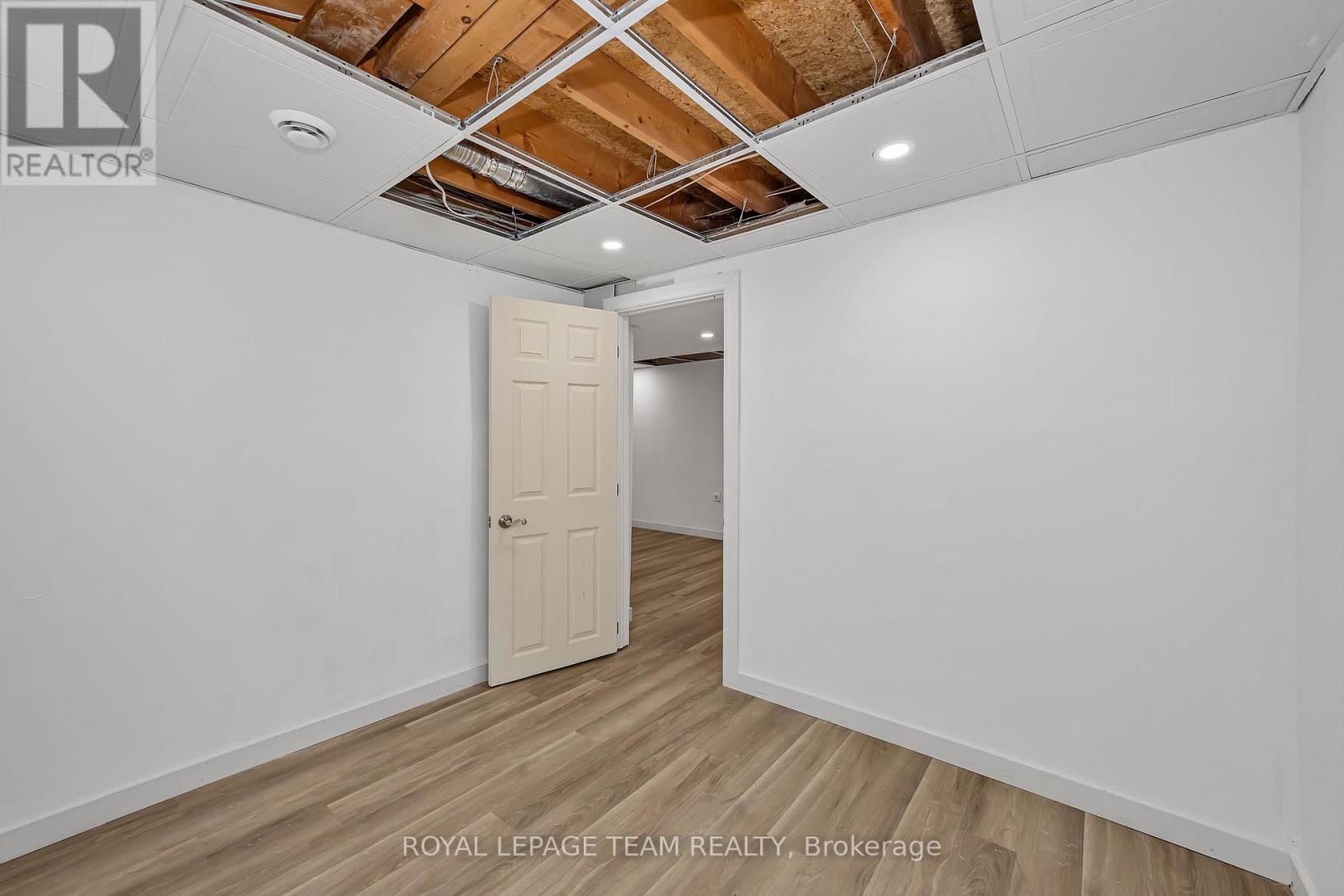 563 PARASOL COURT - 34
