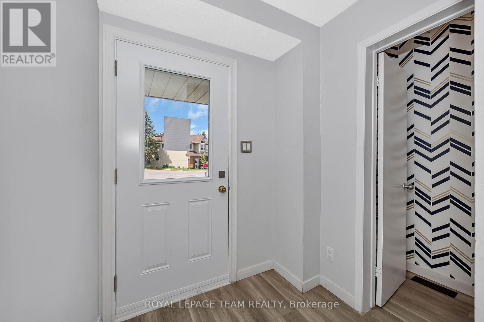 563 PARASOL COURT - 5