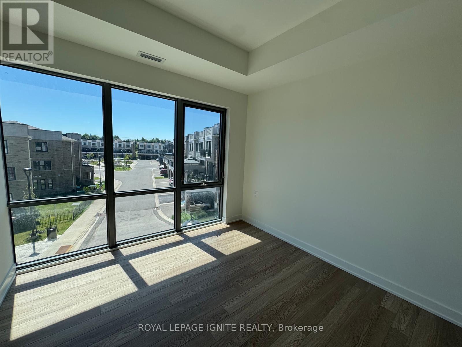 #322 51 CLARINGTON BOULEVARD - 14
