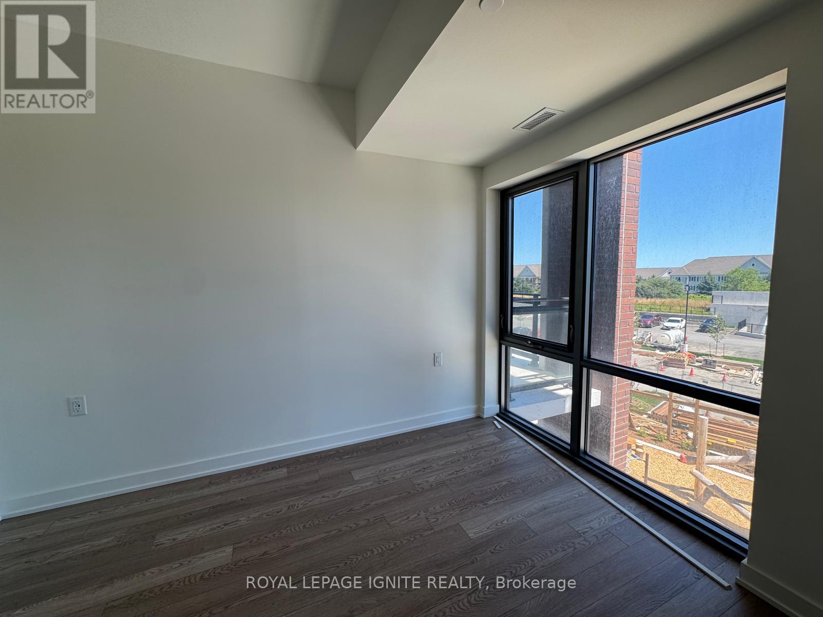 #322 51 CLARINGTON BOULEVARD - 18