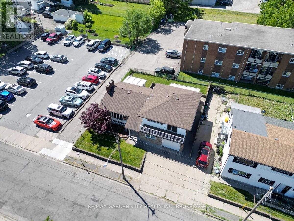 41 ALBERT STREET W - 40