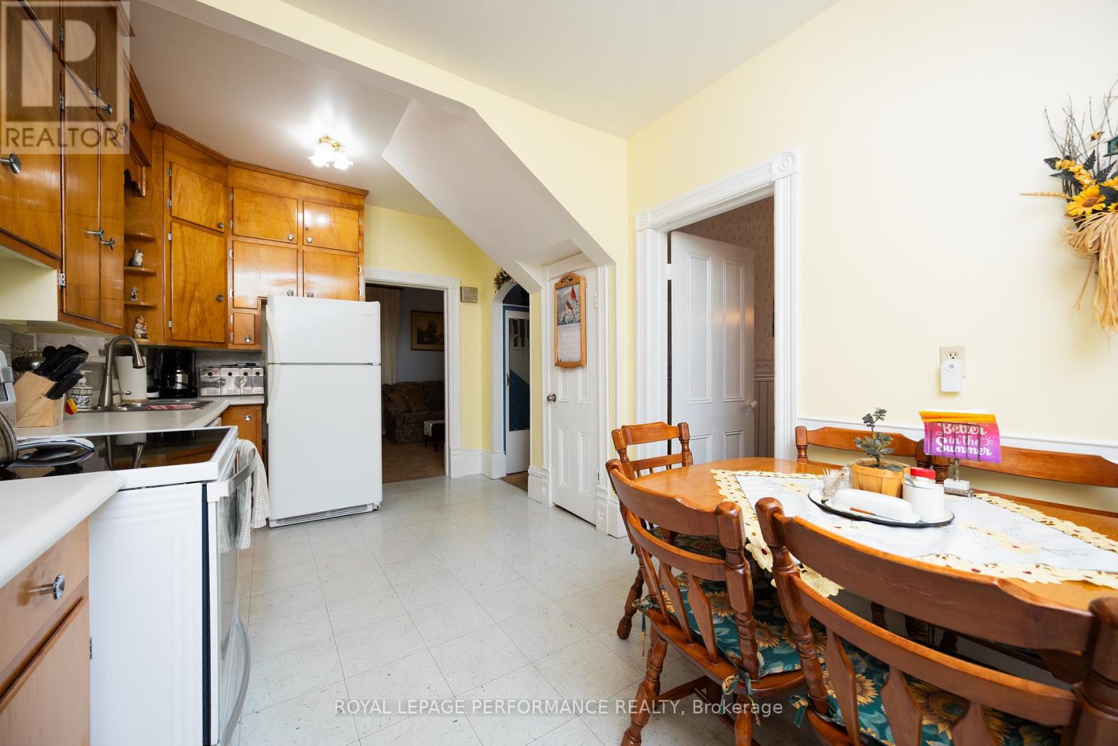 11 PETER STREET - 11