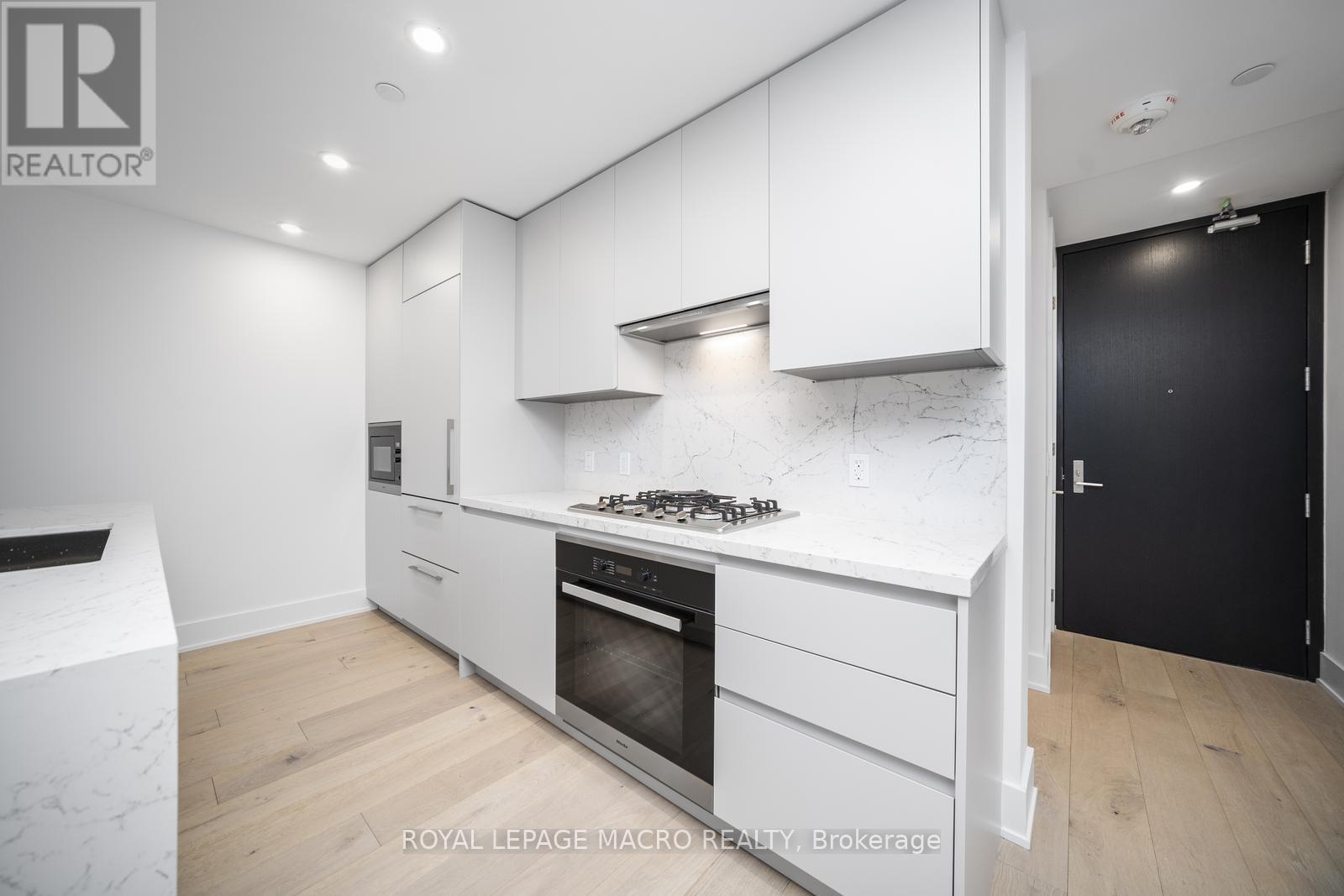 #403 346 DAVENPORT ROAD - 18