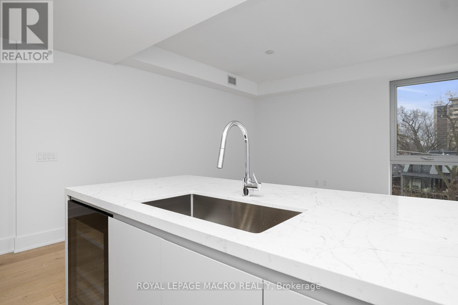 #403 346 DAVENPORT ROAD - 17