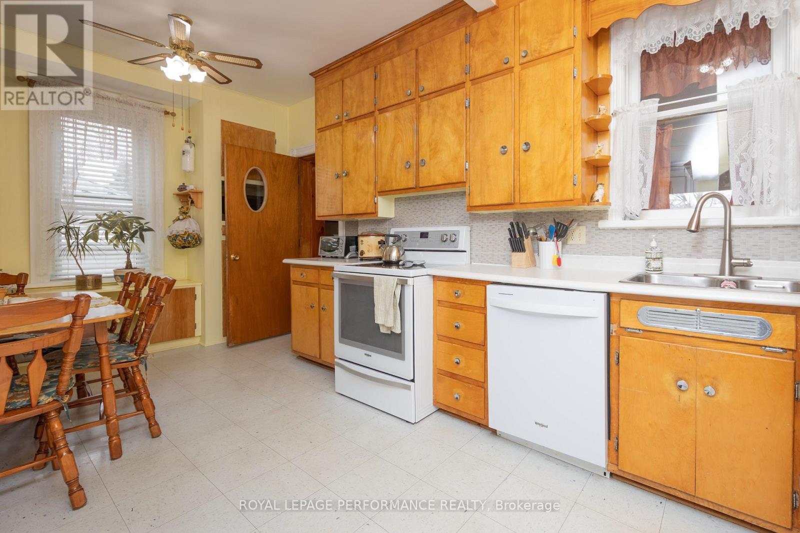 11 PETER STREET - 9