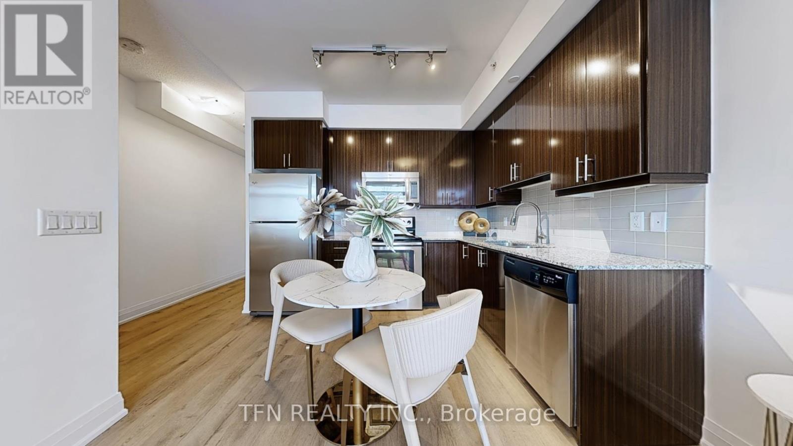 #307 75 NORTH PARK ROAD S - 10