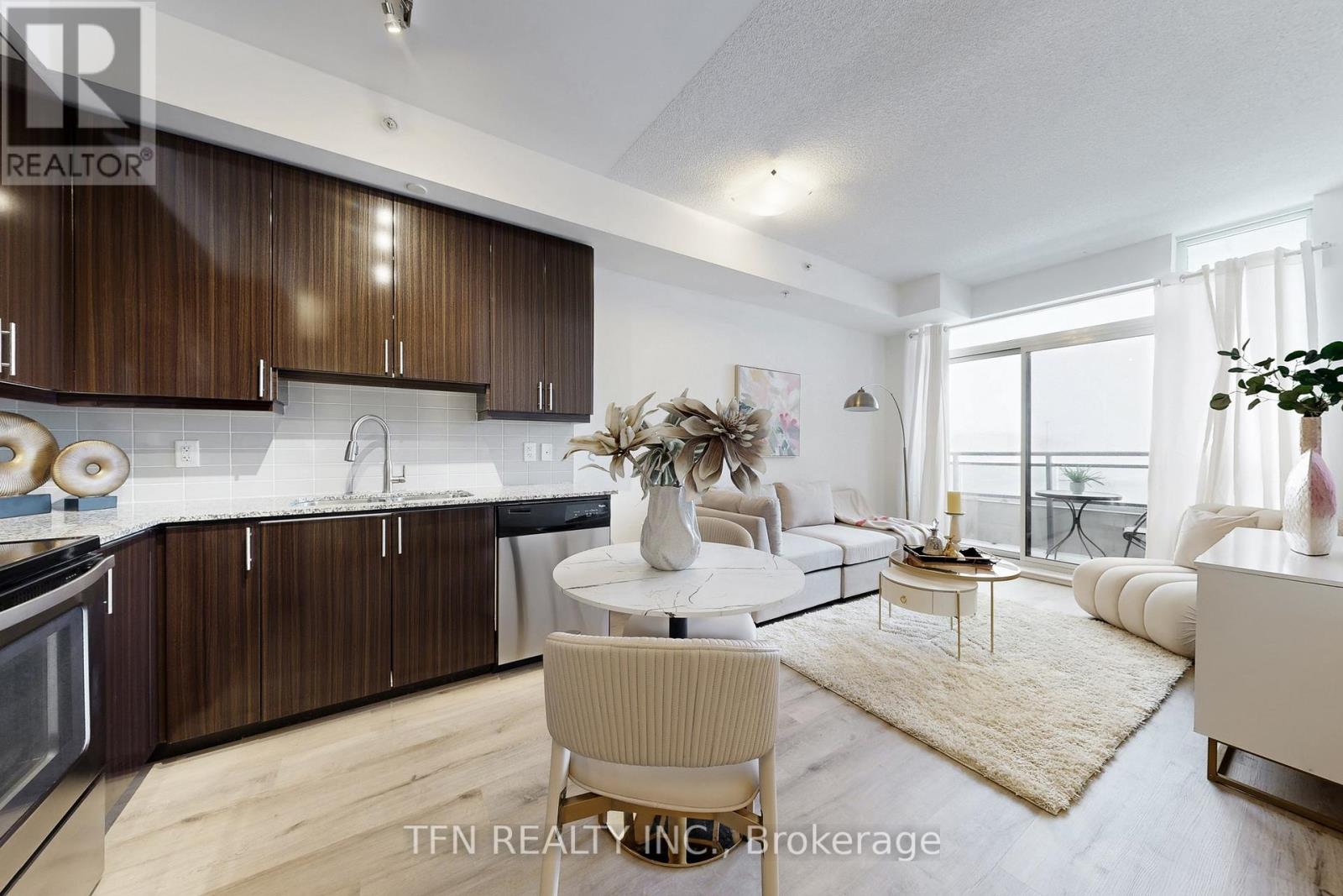 #307 75 NORTH PARK ROAD S - 11