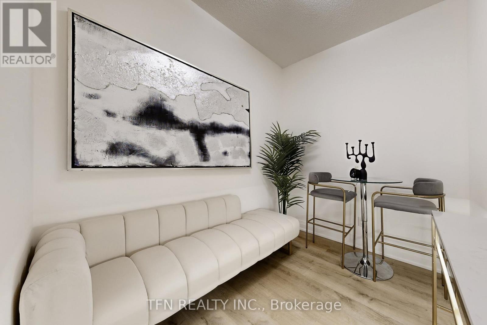#307 75 NORTH PARK ROAD S - 15