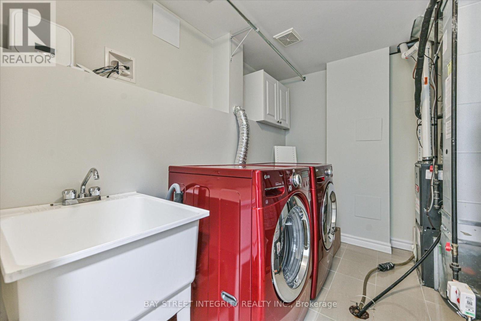 49 VICTOR HERBERT WAY - Image 30