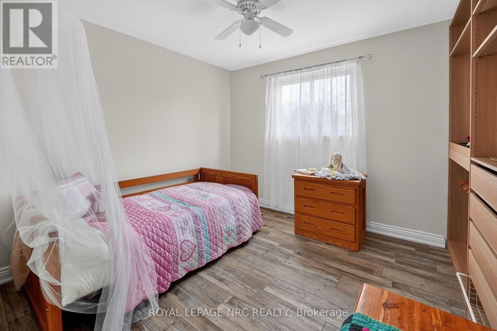 #4 453 WOODVIEW ROAD - 19
