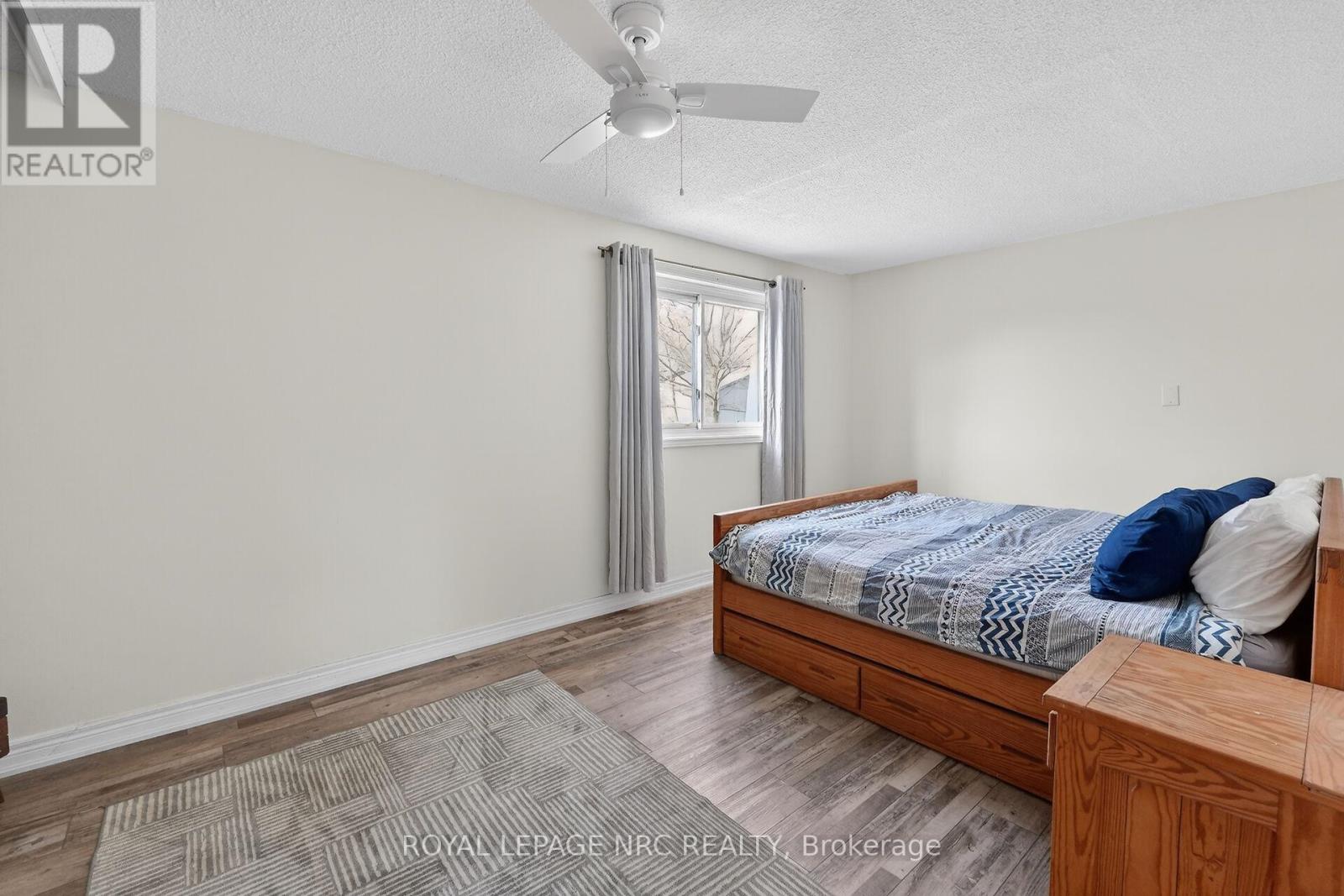 #4 453 WOODVIEW ROAD - 15