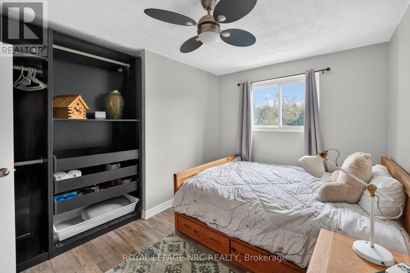 #4 453 WOODVIEW ROAD - 18
