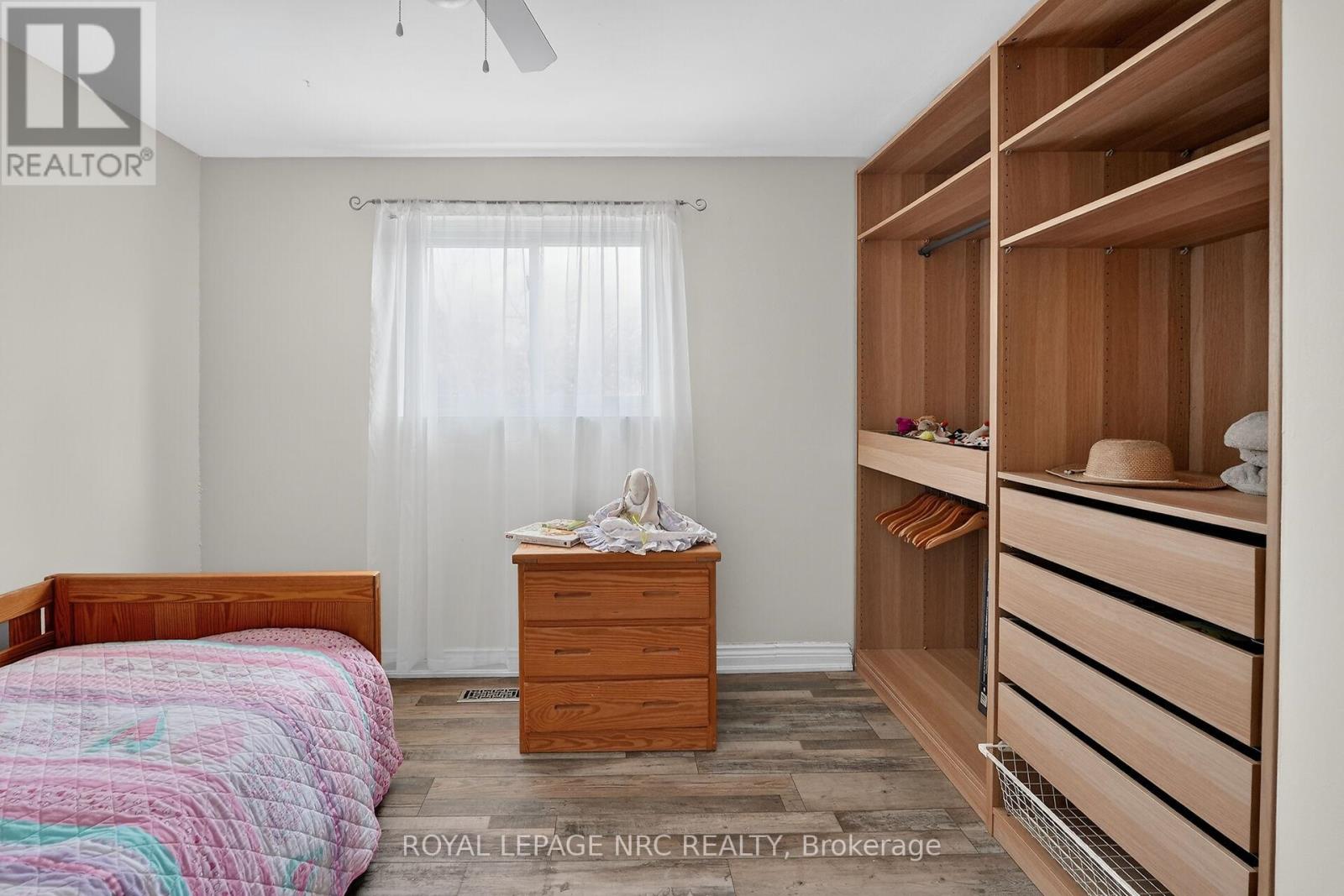 #4 453 WOODVIEW ROAD - 21