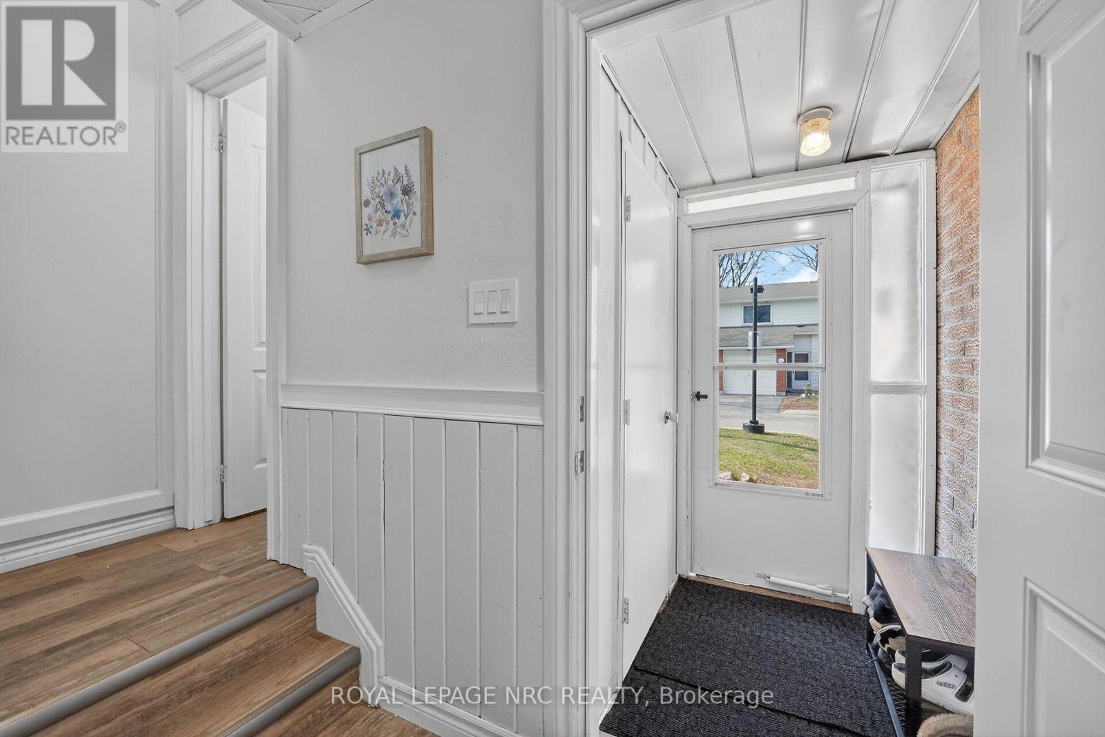 #4 453 WOODVIEW ROAD - 24