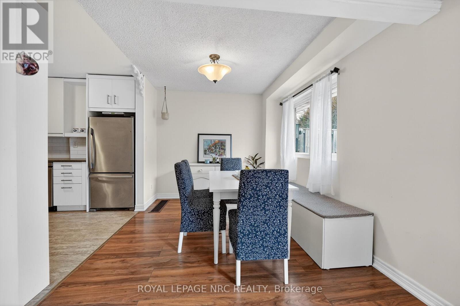 #4 453 WOODVIEW ROAD - 6