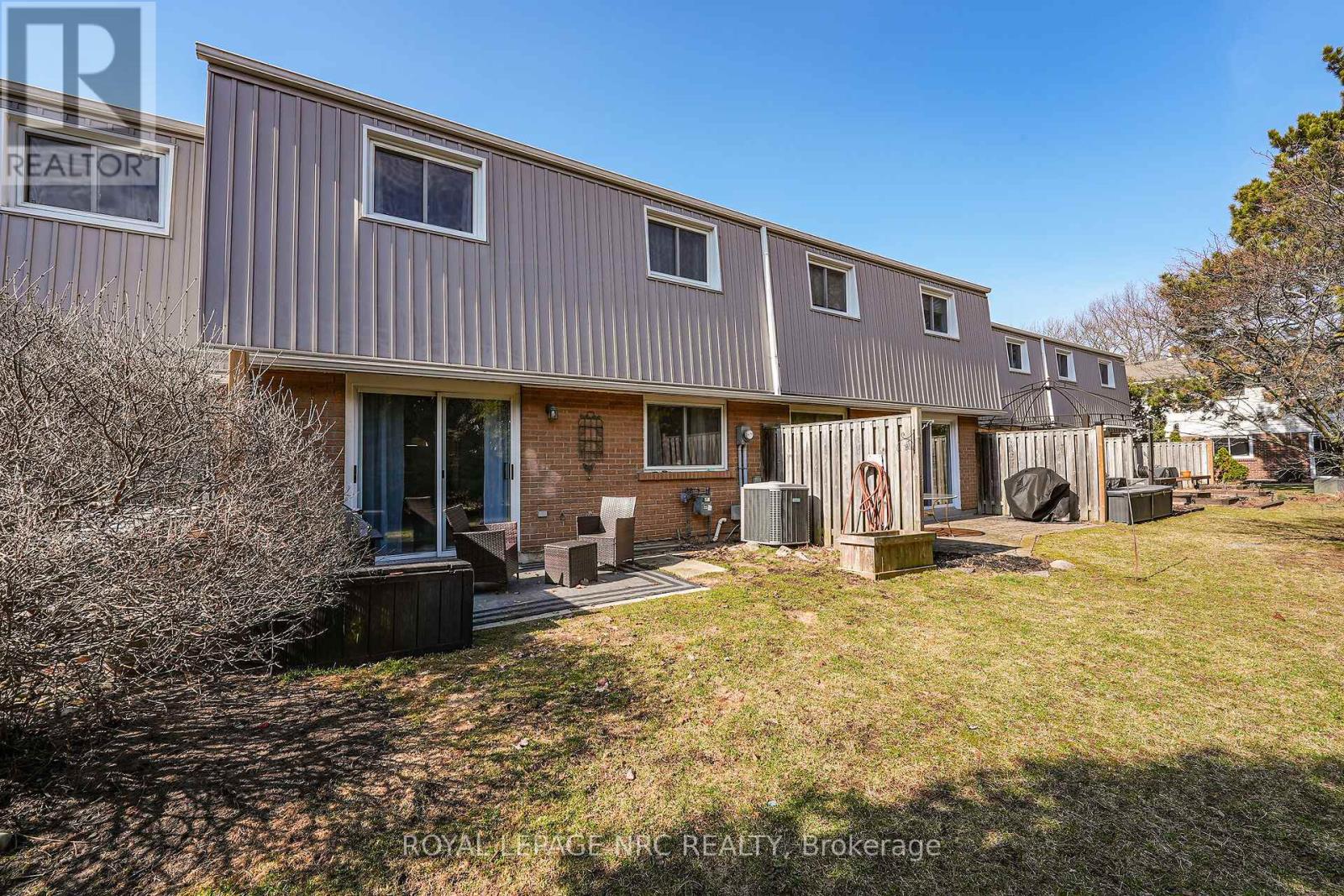 #4 453 WOODVIEW ROAD - 32