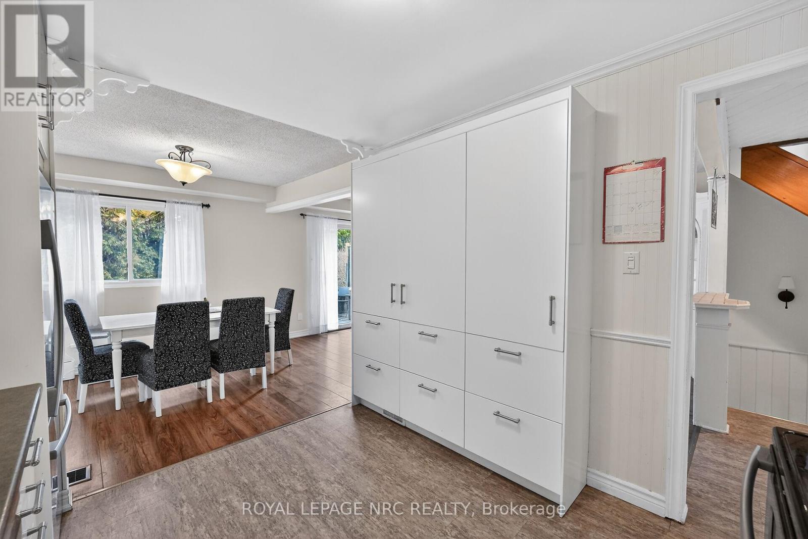 #4 453 WOODVIEW ROAD - 5