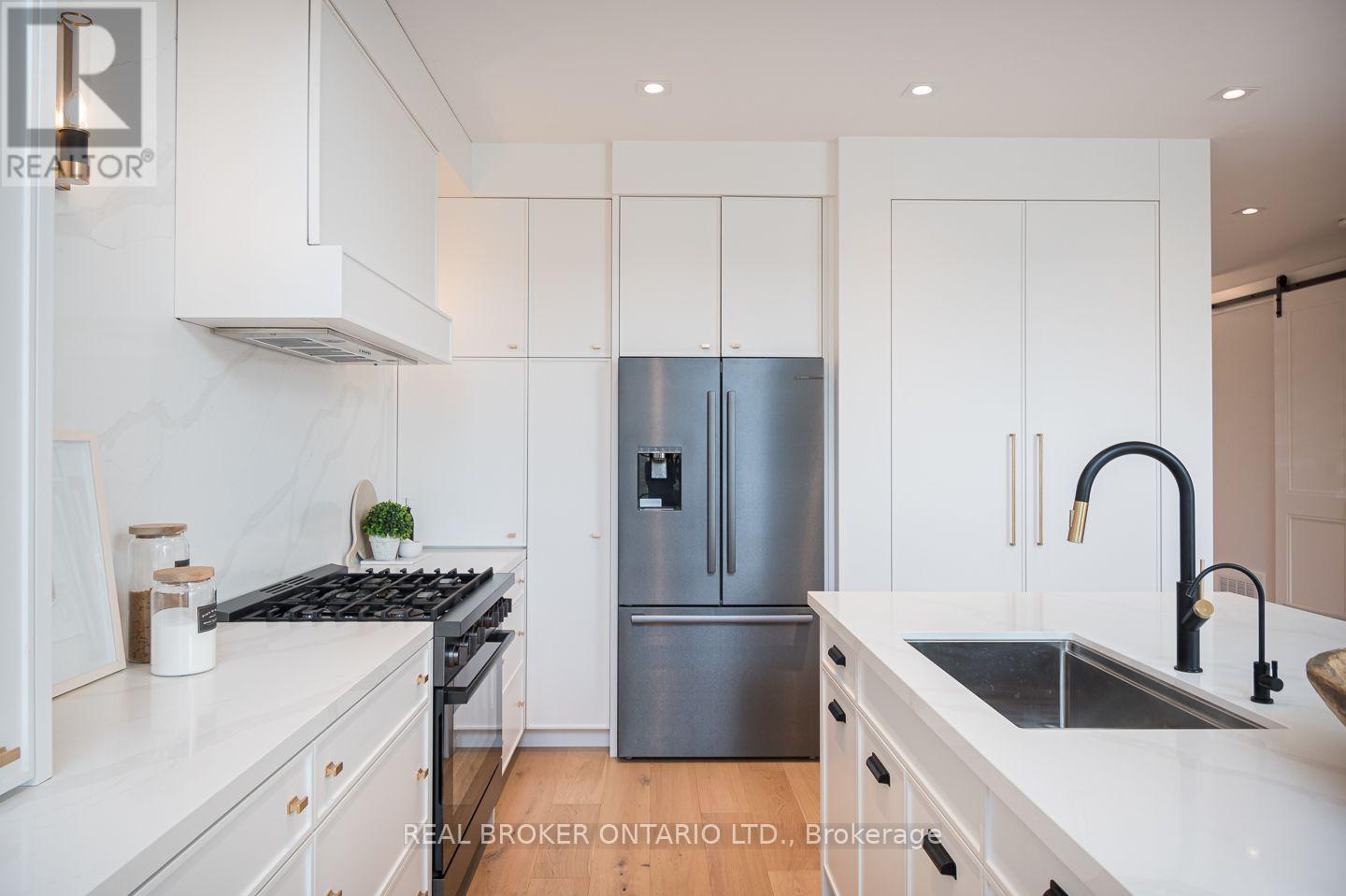 307 MARTIN STREET - 14