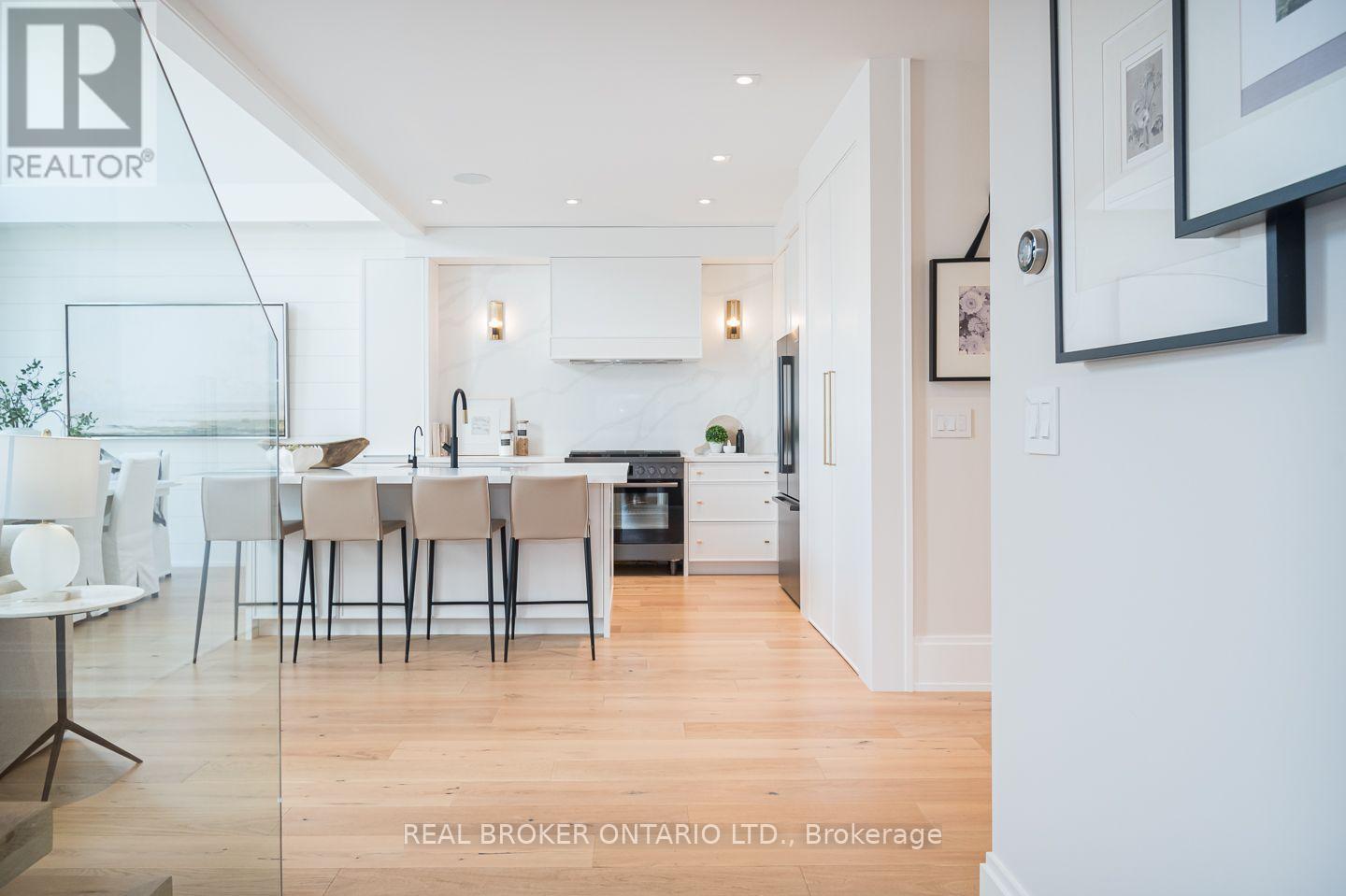 307 MARTIN STREET - 30