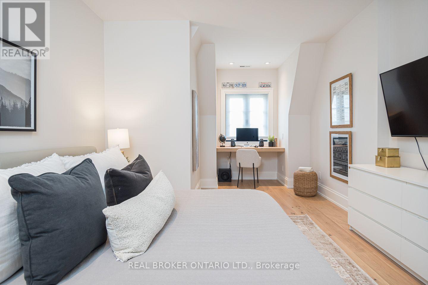 307 MARTIN STREET - 36
