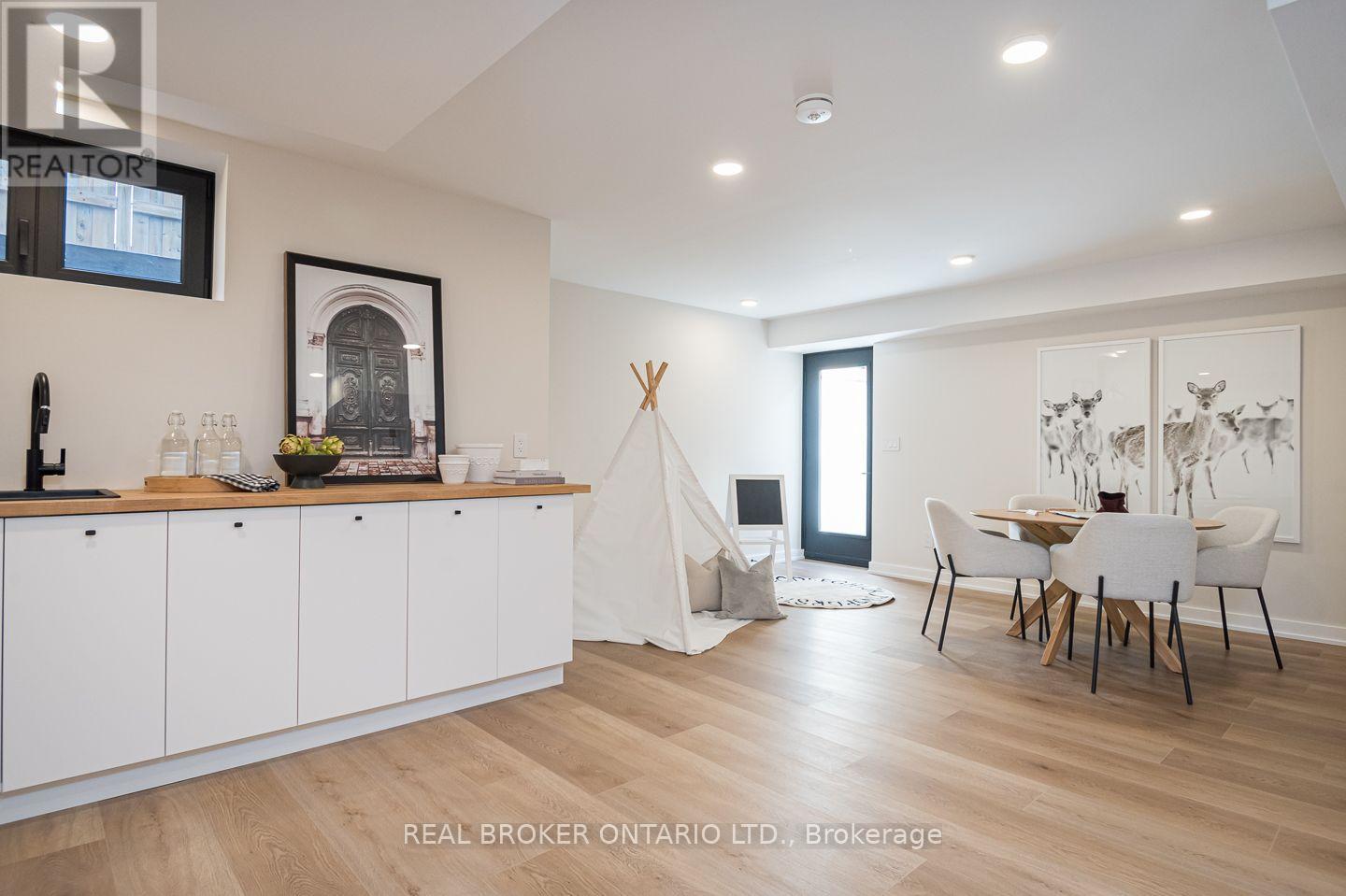 307 MARTIN STREET - 41