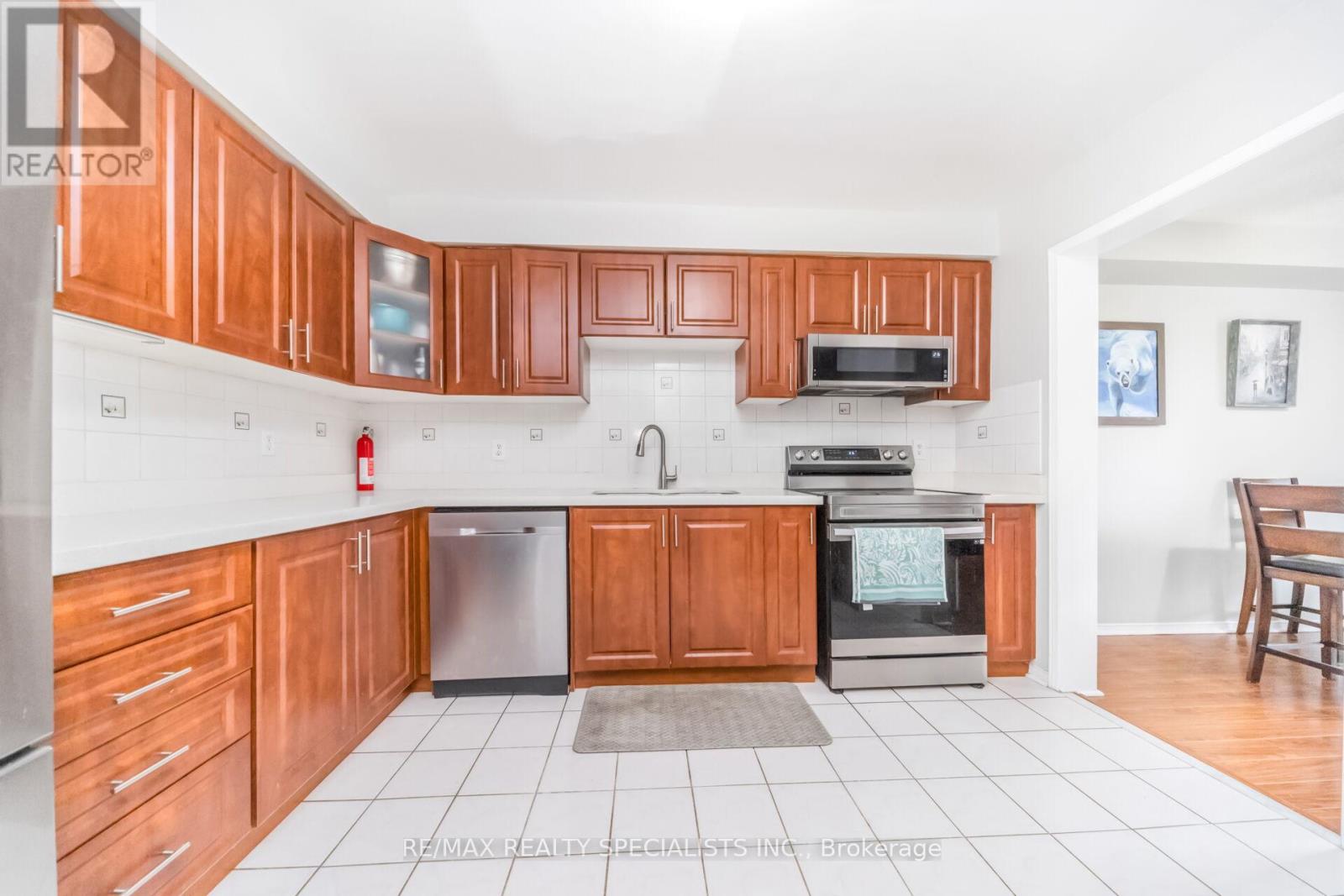 90 WICKSTEAD COURT - 10