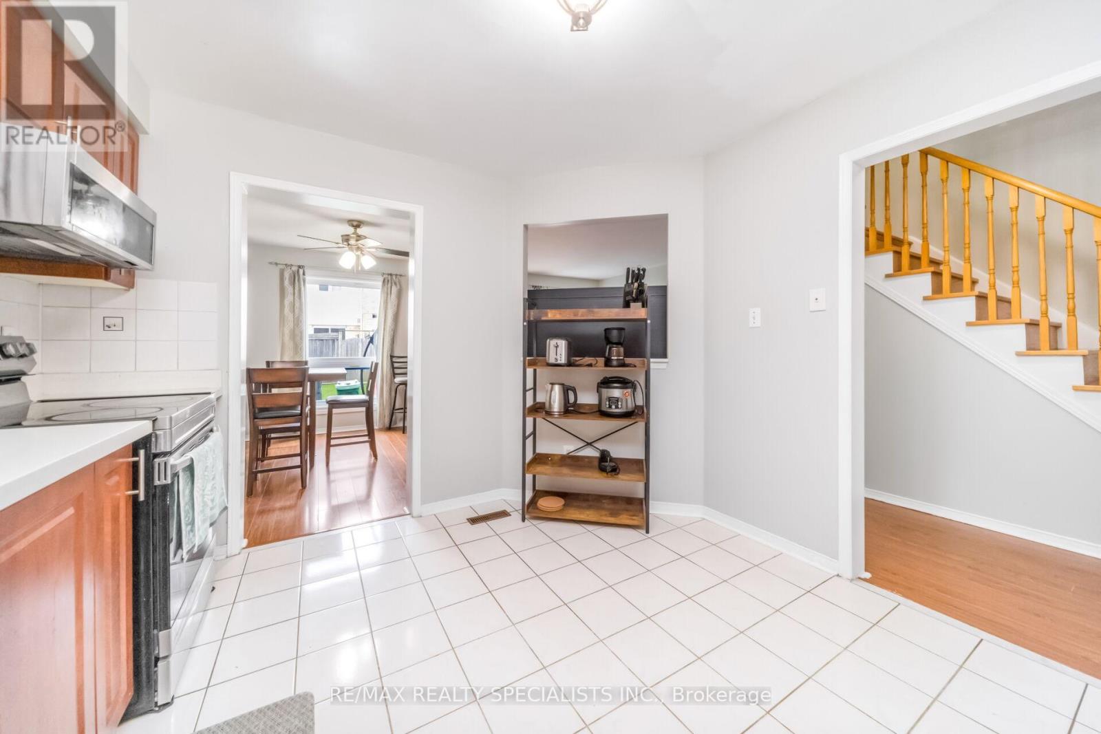 90 WICKSTEAD COURT - 13
